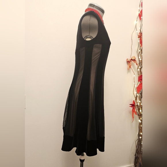 Party dress - Picture 2 of 12